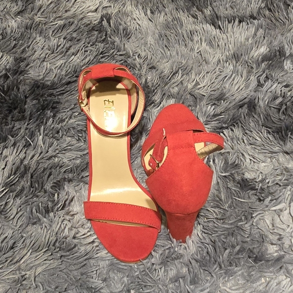 Elegant Red Heeled Sandals Velvet Texture Size 7 by Elelax NWOT- Msrp - $45.00 - Picture 4 of 7